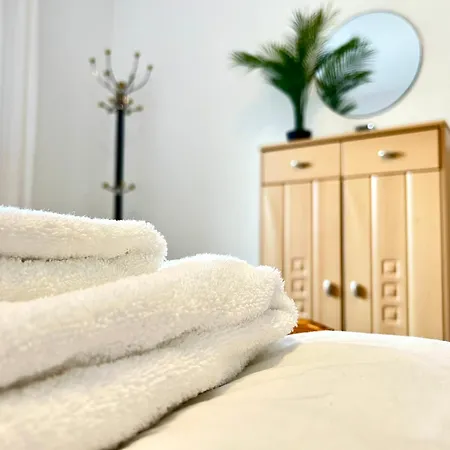 Apartment Comfy Mit Garten In Cologne