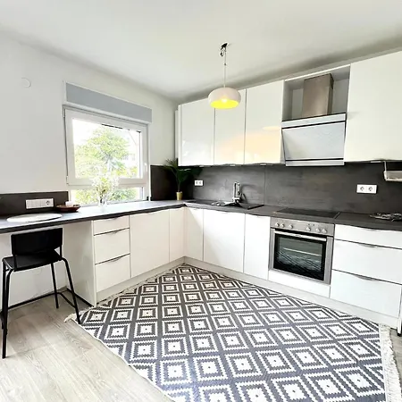 Comfy Mit Garten In Apartman *