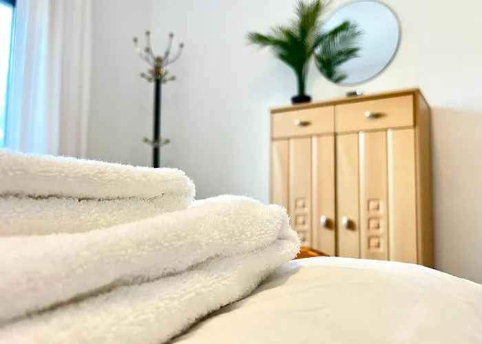 Appartement Comfy Mit Garten In Cologne